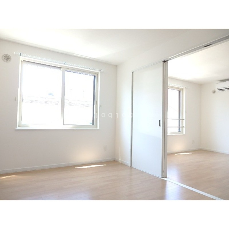 その他部屋・スペース　日当たりの良い明るいお部屋です。