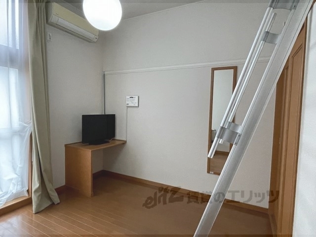 レオパレスUMEの居間写真