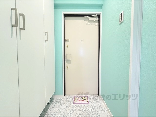 玄関　建設中につき玄関床塗装前です
