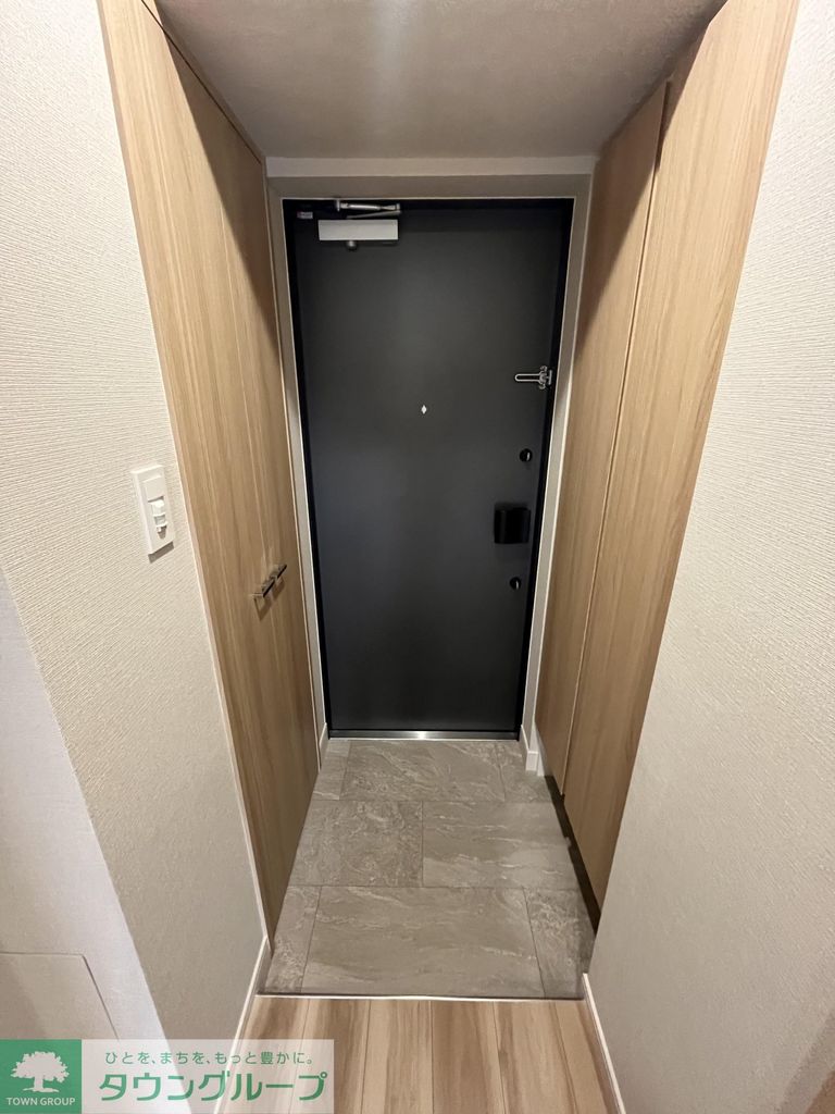 玄関　※部屋ごとに内装が異なる場合がございます。