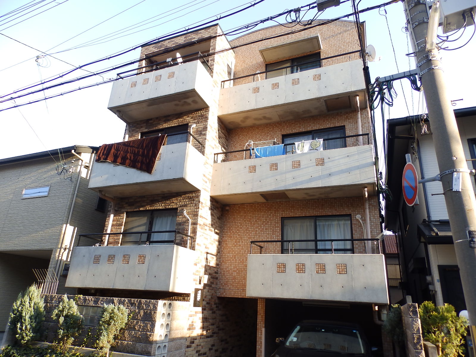 建物外観　まだまだ築浅です