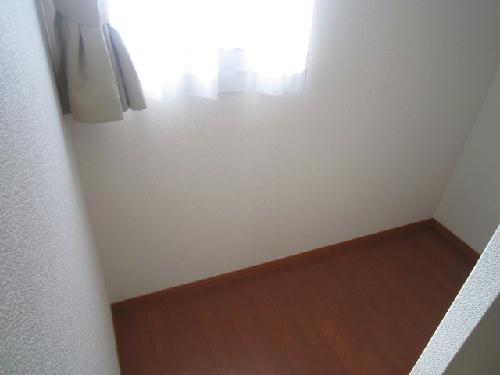 収納　2階のみ階段上に収納スペース有り