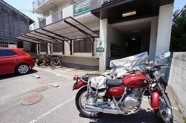 【松山市味酒町のマンションの駐車場】