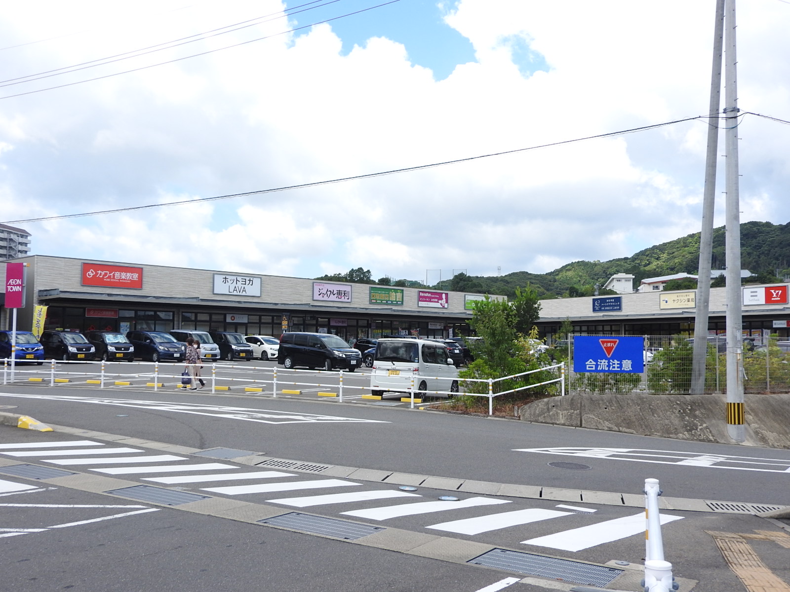 せんだんコートのショッピングセンター