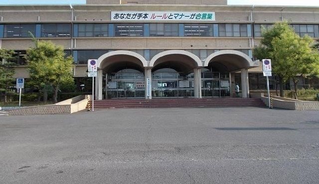 【高松市郷東町のマンションのドラックストア】