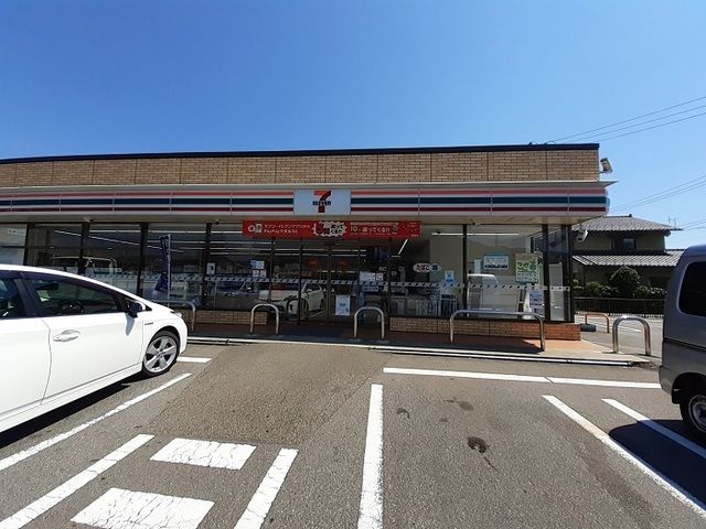 【村上市三之町のアパートのコンビニ】