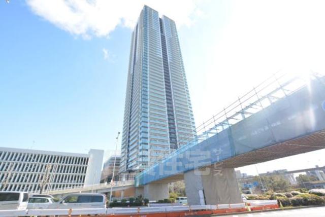 【豊中市新千里東町のマンションの建物外観】