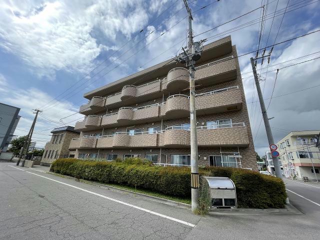 函館市松陰町のアパートの建物外観