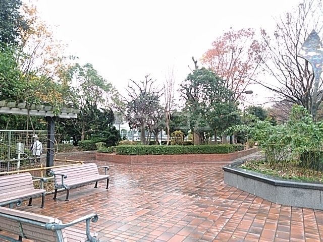 【茨木市平田台のマンションの公園】