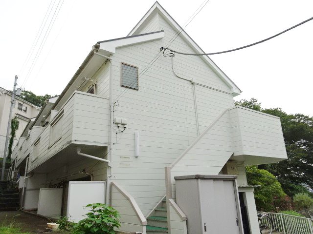 横浜市中区本牧町のアパートの建物外観