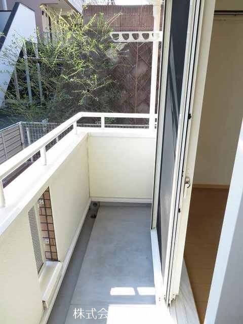 バルコニー　南向きで日当たり良好です。