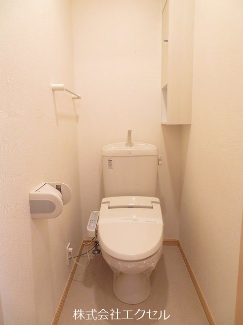 トイレ　温水洗浄便座です。