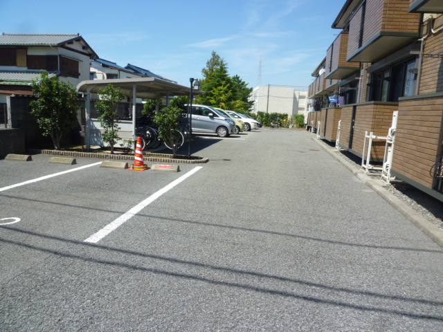 【ローズコートSATOの駐車場】