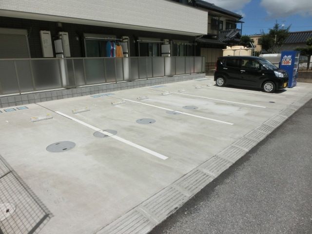 【茂原市道表のアパートの駐車場】