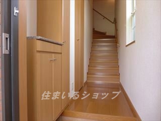 【広島市安佐北区亀山のアパートの玄関】