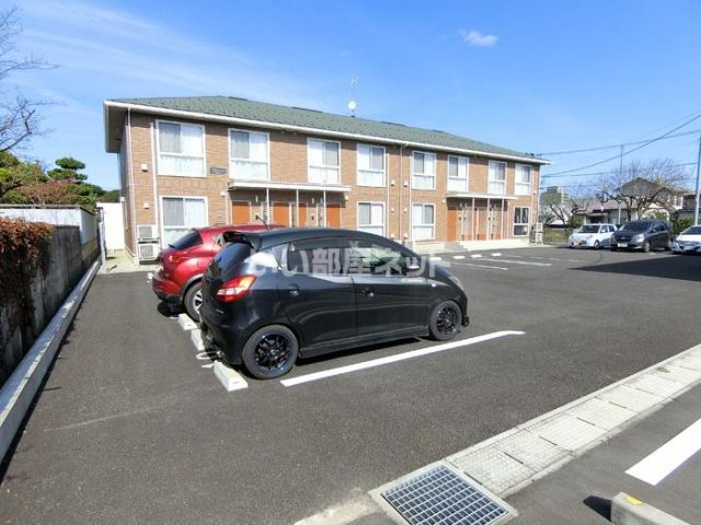 【角田市角田のアパートの駐車場】