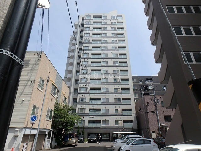 札幌市中央区南一条西のマンションの建物外観