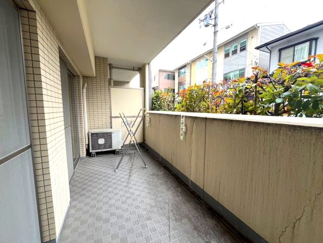 バルコニー　外からの目が気にならないバルコニーで洗濯物が干せます