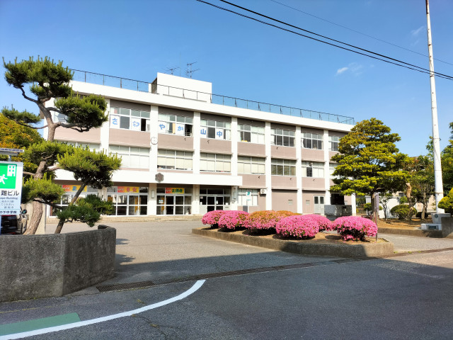 中学校　山の下中学校（中学校）まで1015m