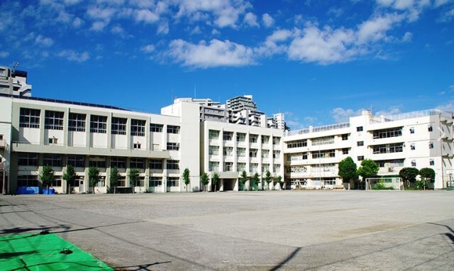 中学校　大田区立矢口中学校（中学校）まで972m