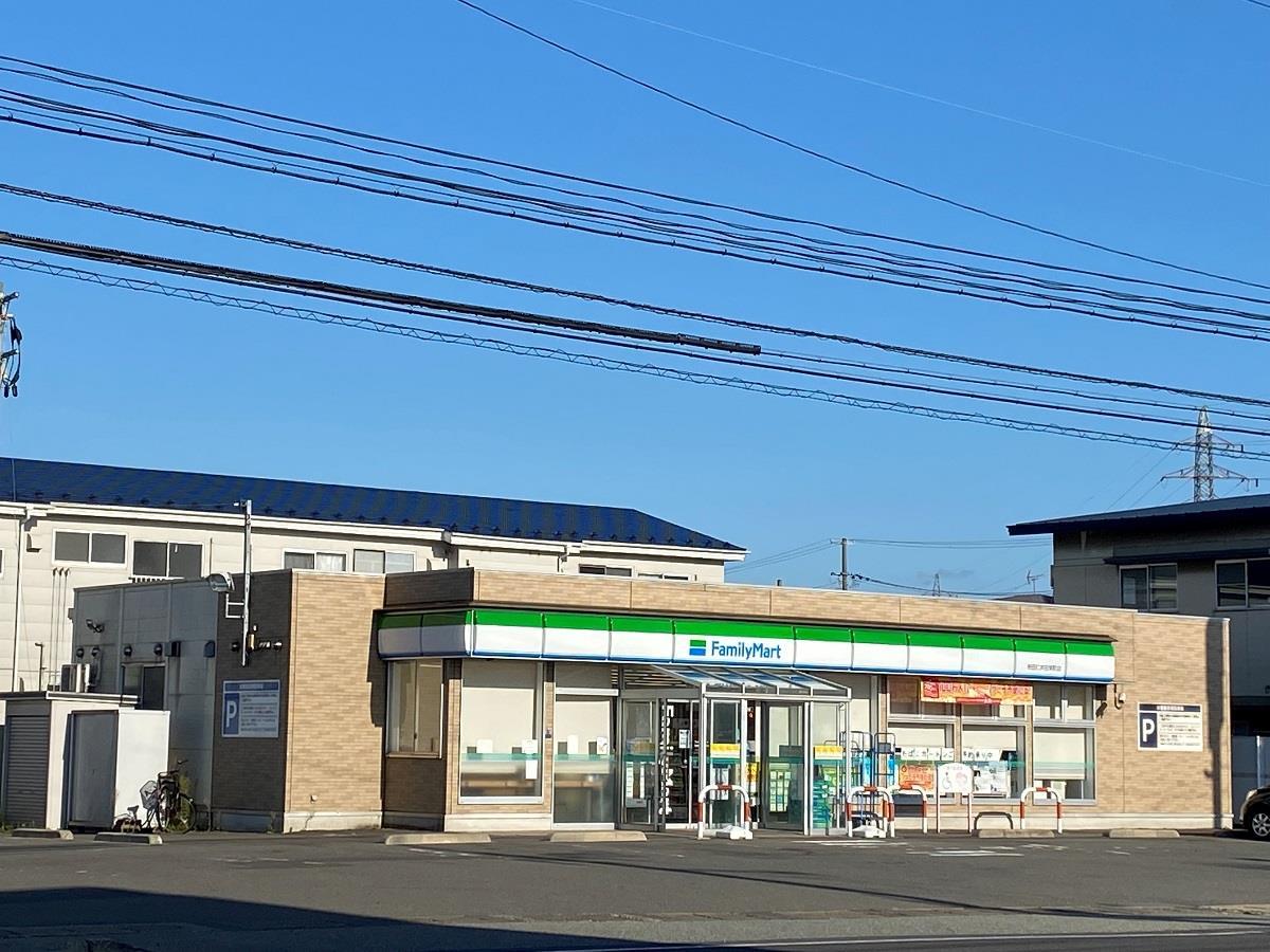 コンビニ　ファミリーマート秋田仁井田栄町店（コンビニ）まで300m