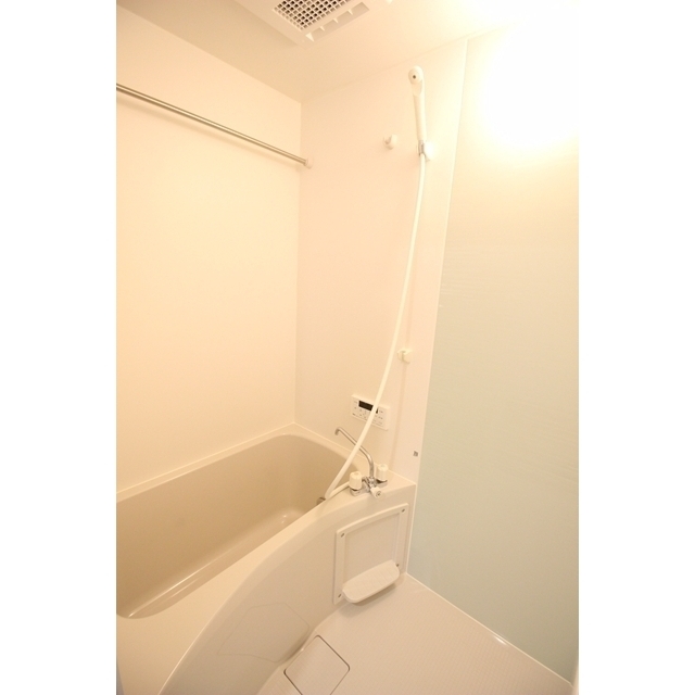 バス・シャワールーム　工事中の写真となります。