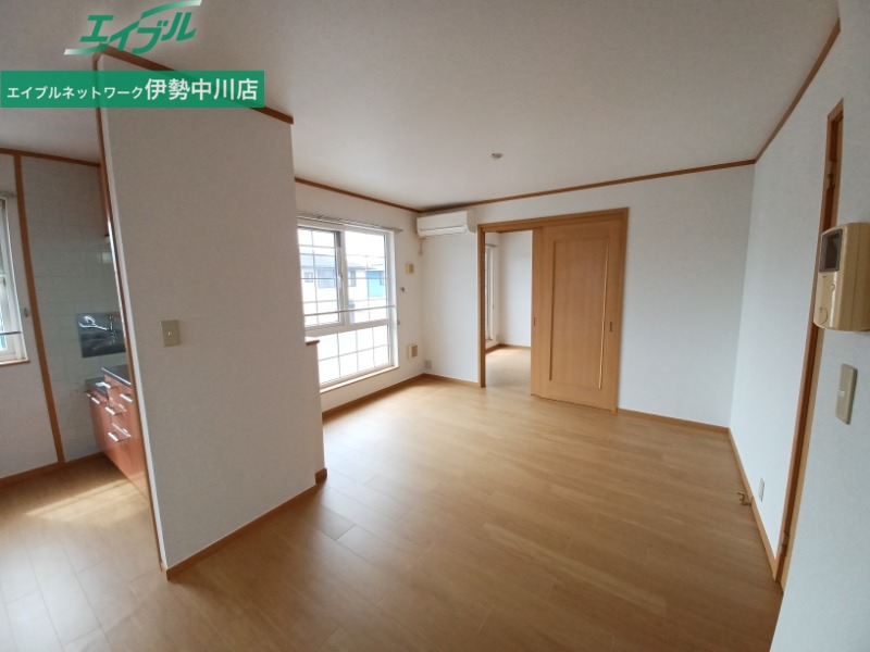 居室・リビング　反転タイプ参考写真