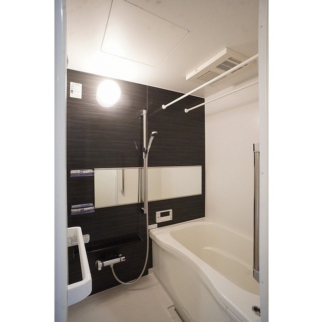 バス・シャワールーム　浴室乾燥機付きで梅雨の時期も安心です♪