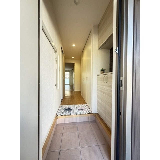 玄関　玄関ホールでプライベート空間を守ります♪