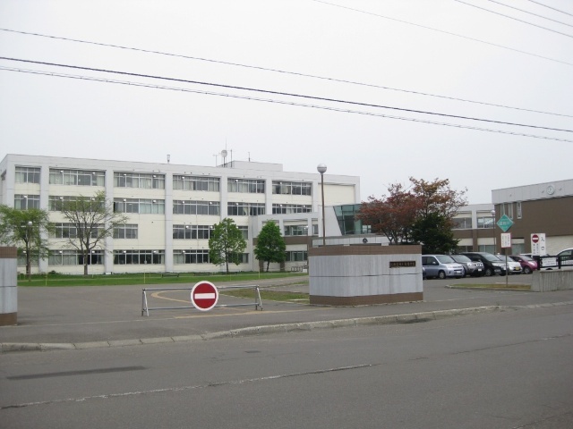 高校・高専　北海道滝川高校（高校・高専）まで2355m