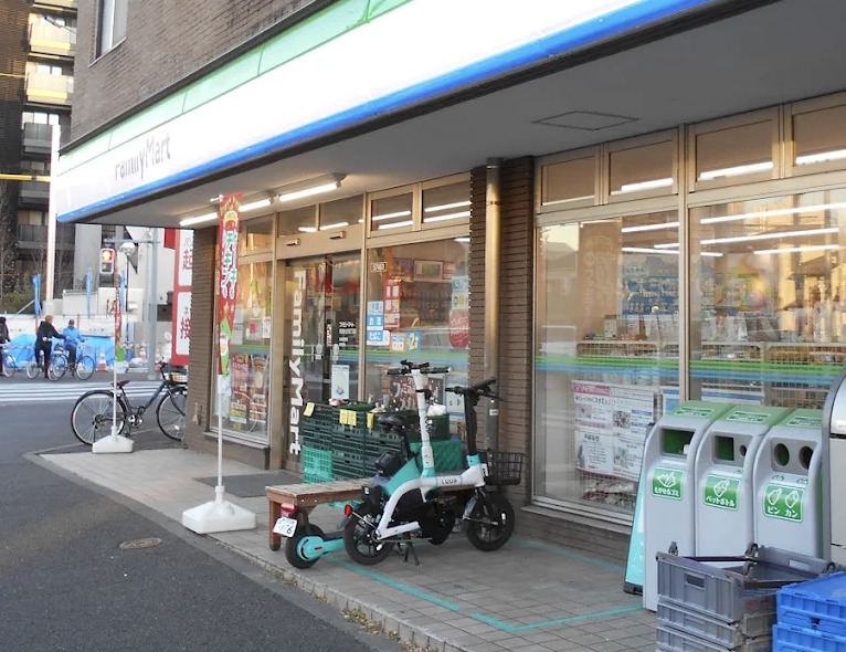 コンビニ　ファミリーマート砧城山通り店（コンビニ）まで389m