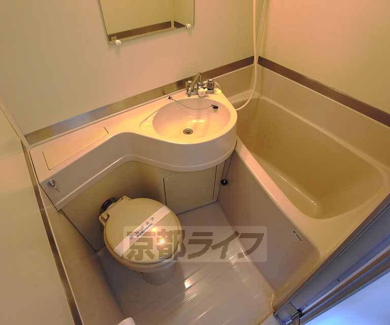 トイレ　ユニットバスルーム。