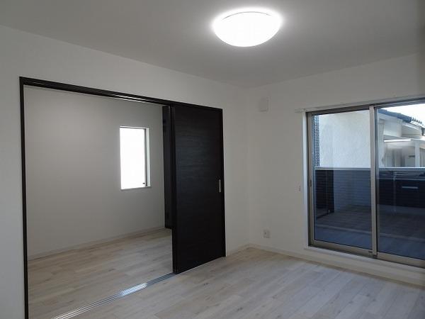 居室・リビング　広々リビングです！