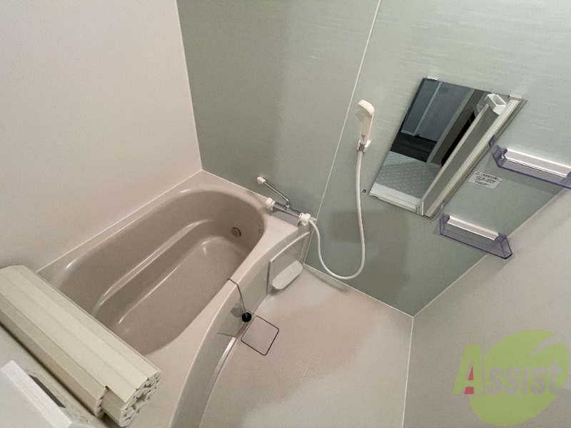 バス・シャワールーム　バスルームはこちら、追い炊き機能もついております