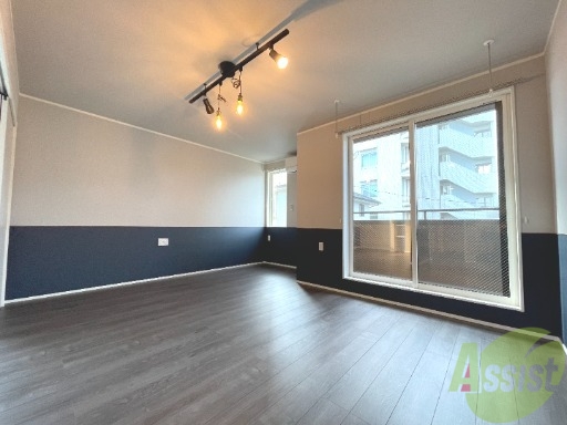 居室・リビング　リビングは広々としていて開放的なお部屋ですね