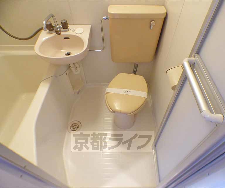 トイレ　トイレまわりもスッキリしています。