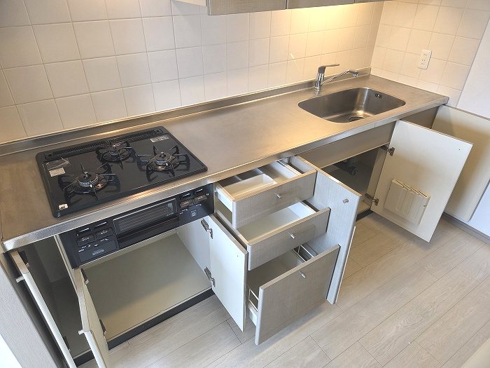 キッチン　同物件別部屋参考写真です