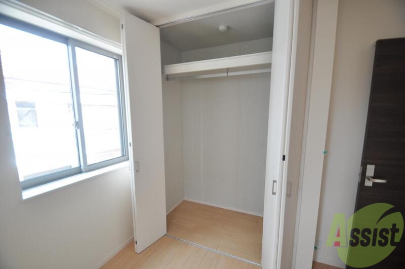 収納　しっかり収納もついています、ロングコートもラクラク収納