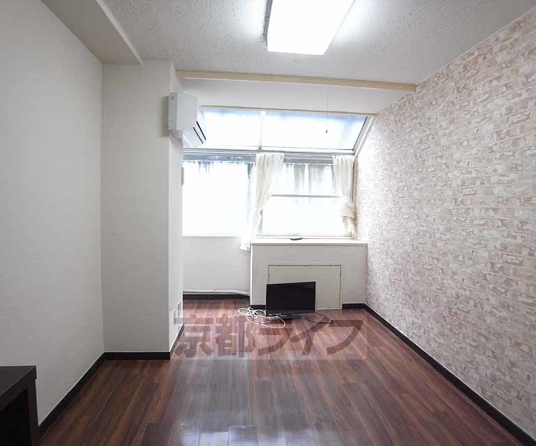 居室・リビング　１階ですが明るいお部屋です