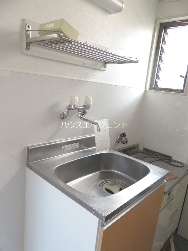 キッチン　２口ガスコンロが設置できるキッチンでお料理が楽しめます。※別