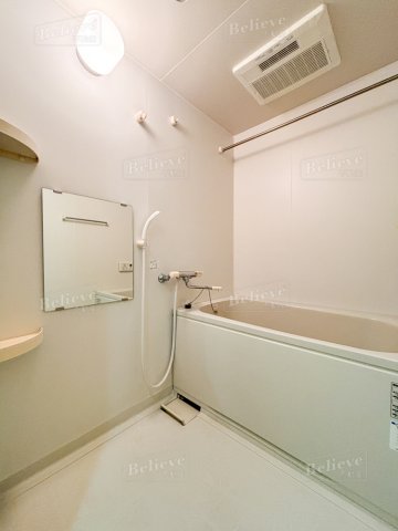 バス・シャワールーム　浴室乾燥機付きのお風呂です♪