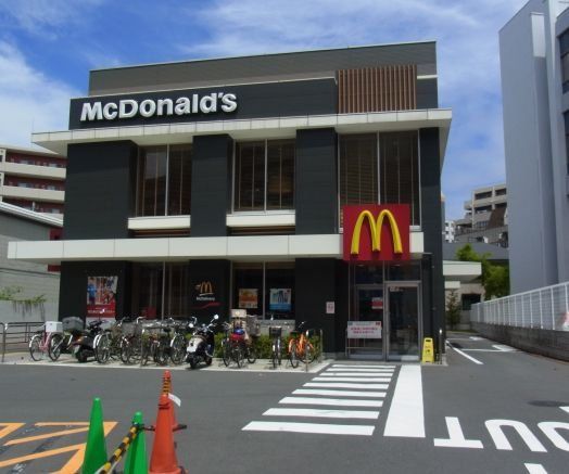 飲食店　マクドナルド鶴見店（飲食店）まで290m
