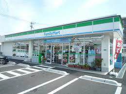 コンビニ　ファミリーマート（コンビニ）まで180m