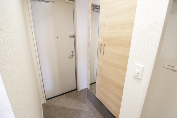 玄関　シューズボックスは姿見付き♪