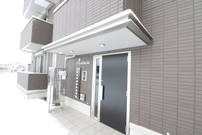 エントランス　宅配ボックス設置済み！