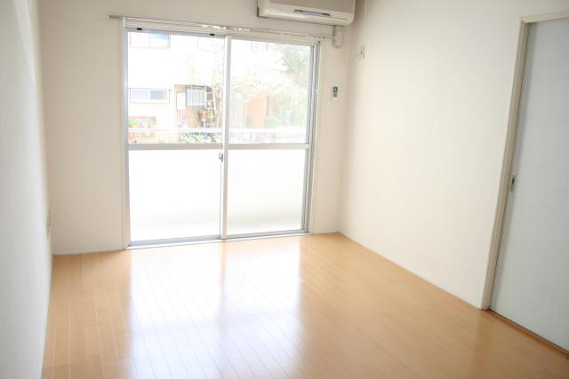 居室・リビング　※同タイプ部屋の写真です。