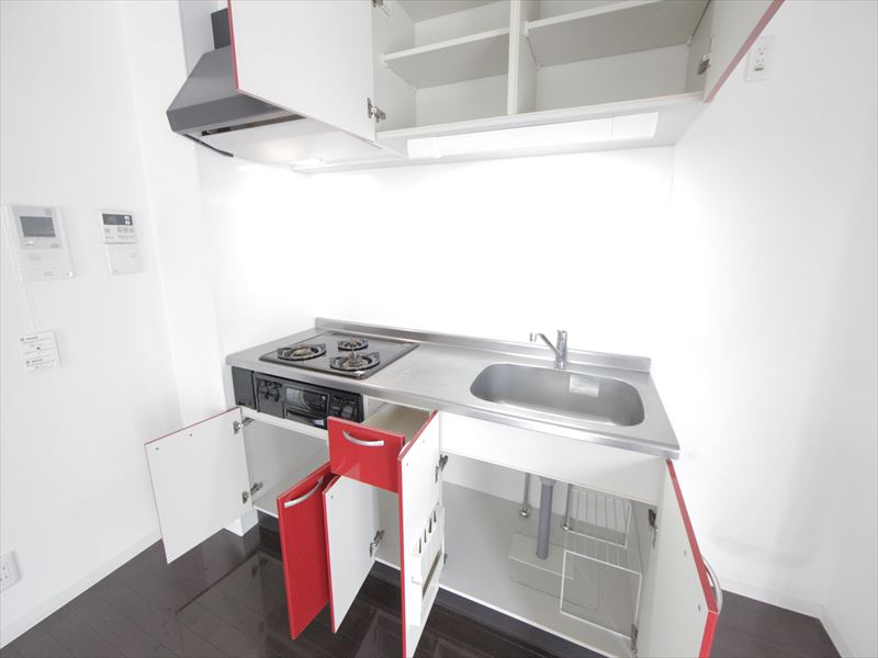 キッチン　システムキッチン　ガスコンロ3口　グリル付　収納棚有