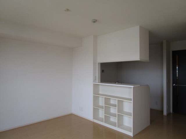 居室・リビング　カウンター収納付で、小物でオシャレにデザインを♪