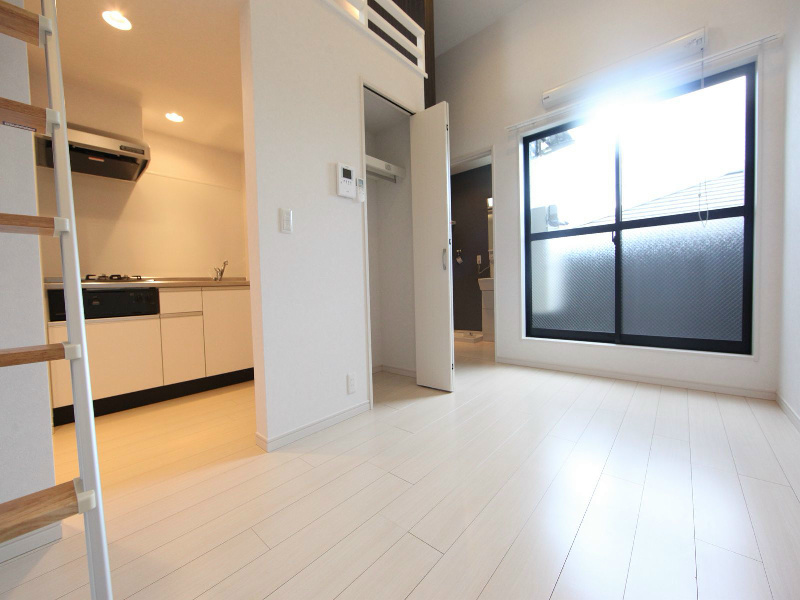 バルコニー　洋室8.5帖　ロフト4.4帖（収納としてもお部屋としても使え