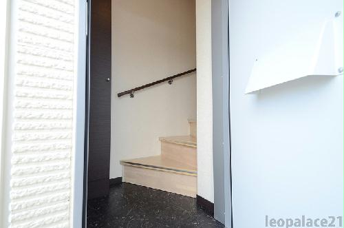 玄関　設備・仕様は号室により異なる為、現況を優先致します。